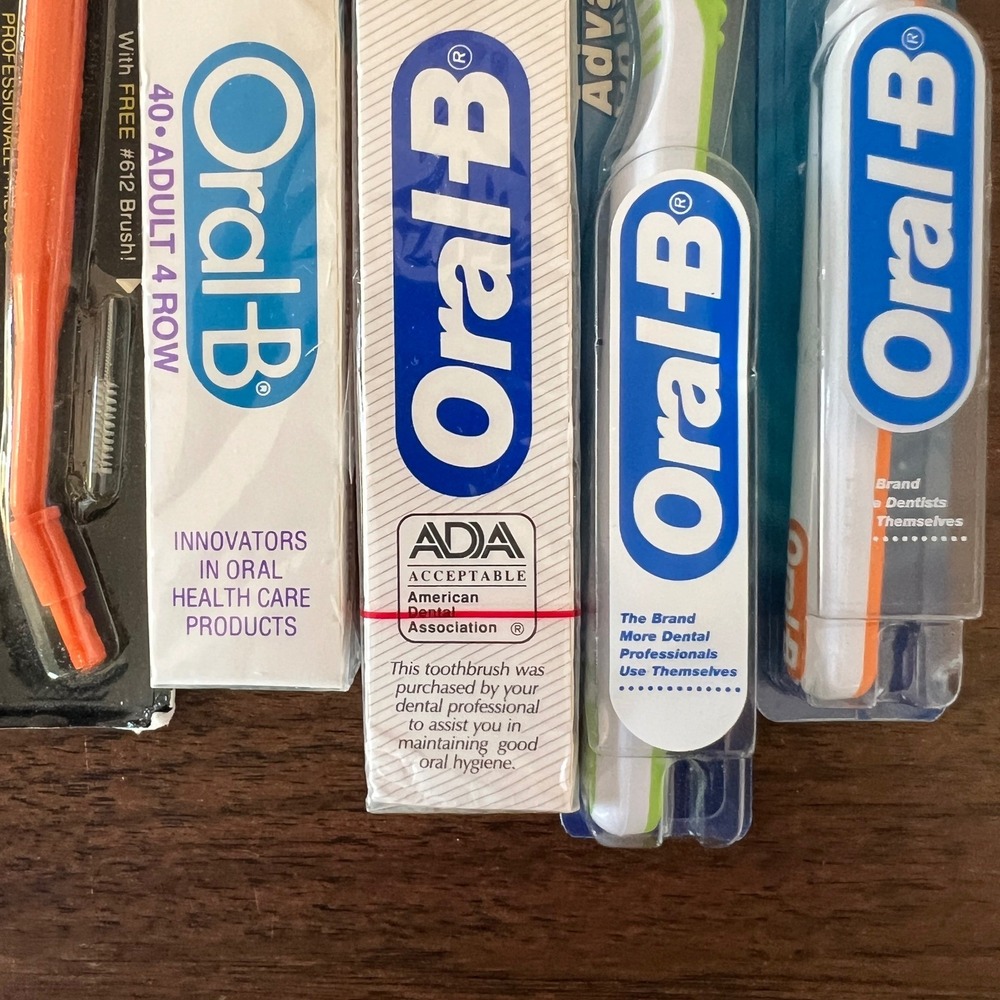 Oral-B Toothbrush Lot 4 piece Soft Advantage 35 soft 40 adult new vintage - Picture 4 of 7